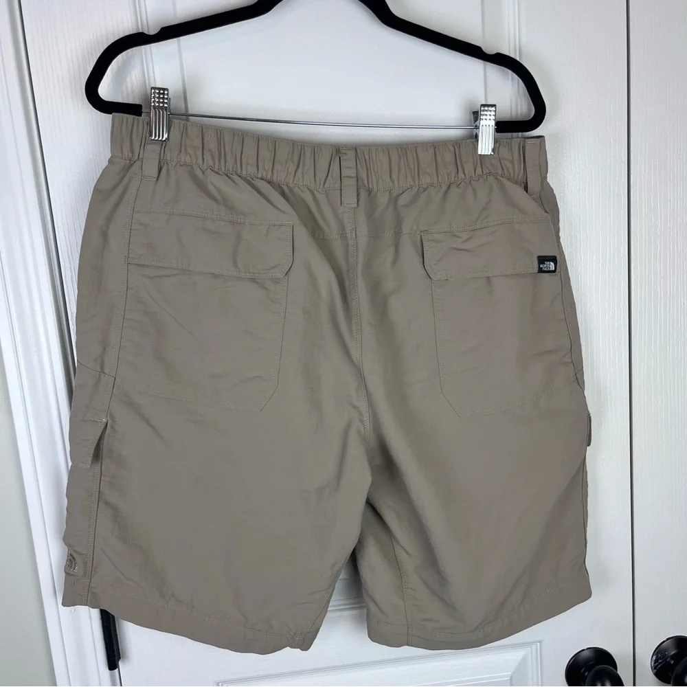 The North Face Men’s Tan Nylon Hiking Outdoor Cargo Shorts Size Large